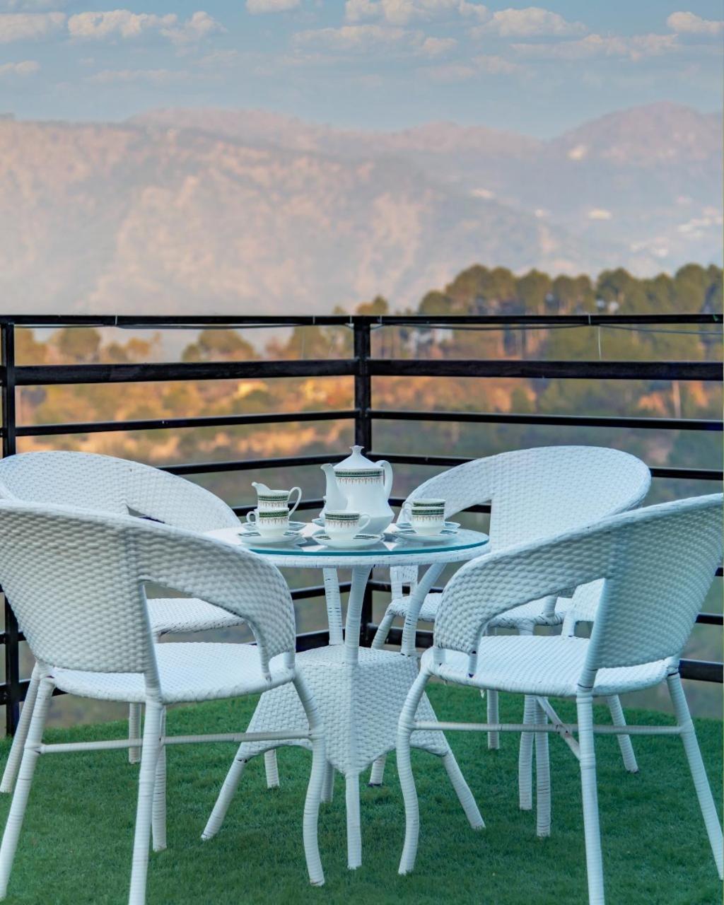 Mystic Kasauli I Pvt Balcony I Peacefull Area I Serviced Apt I By Exotic Stays Dış mekan fotoğraf